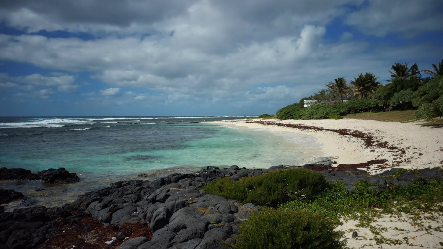 774835839_1058658319895874_7265896911589853504_n.png Beachfront Apartments For Sale – Poste Lafayette, Mauritius