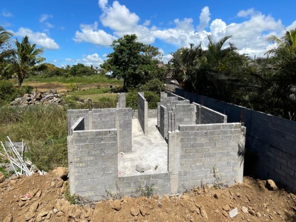 Unfinished House for Sale in Bain Bœuf – 2 Minutes Walk to the Beach