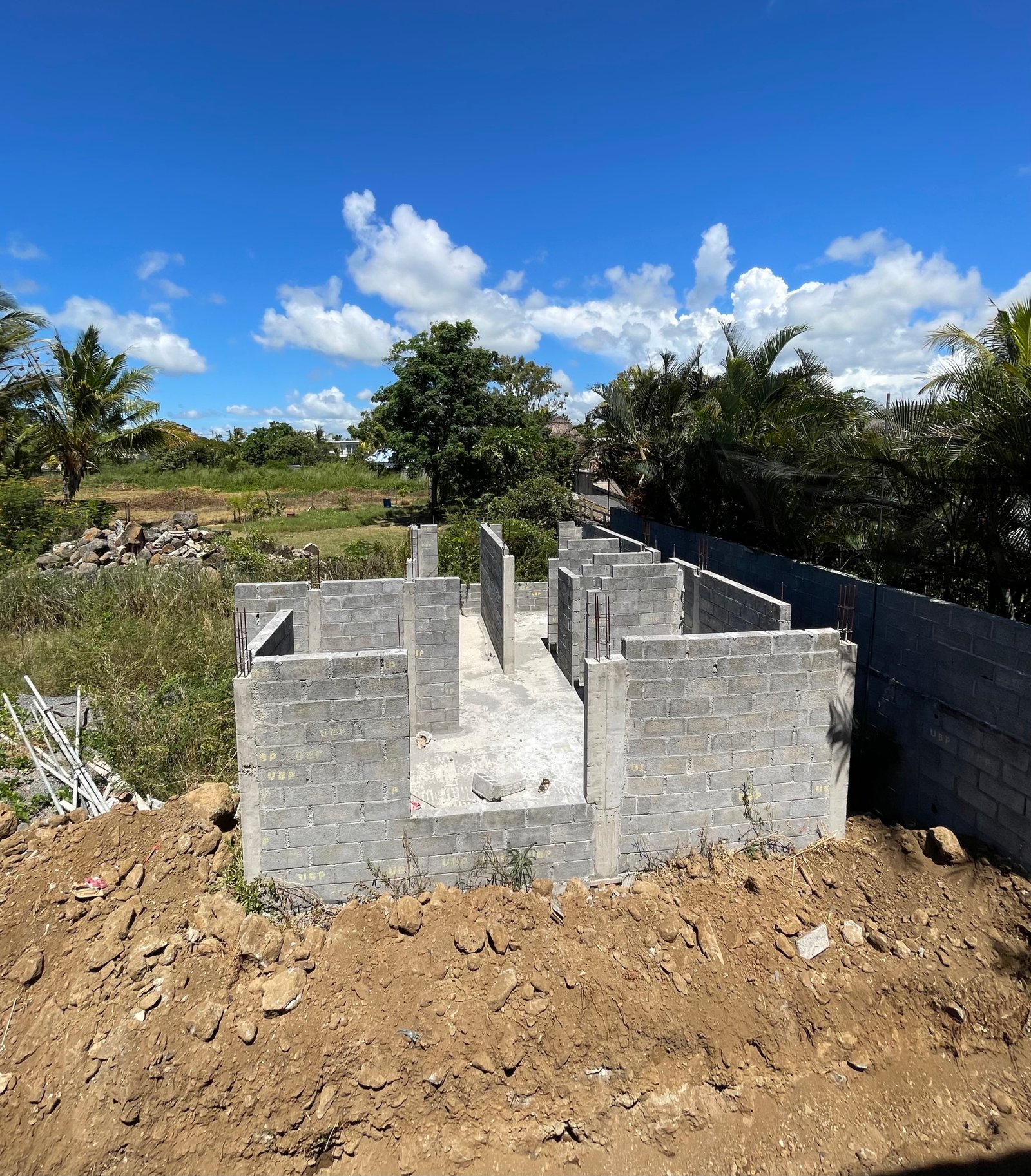 Unfinished House for Sale in Bain Bœuf – 2 Minutes Walk to the Beach