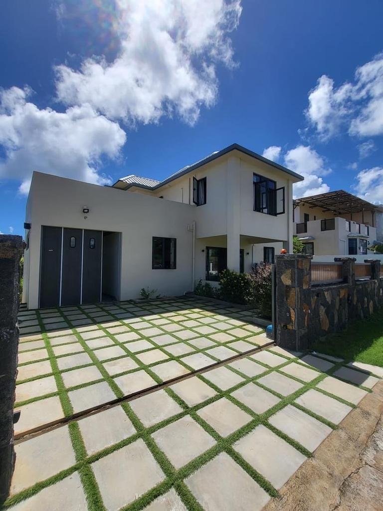 Luxurious Villa for Rent in Jardin d’Anna, Flic en Flac