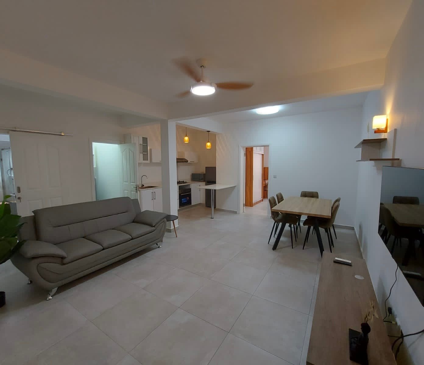 ab7f2799-ed79-4ed3-93c3-d1d4a21f3feb Modern 1-Bedroom Apartment for Sale in Quatre Bornes, Mauritius
